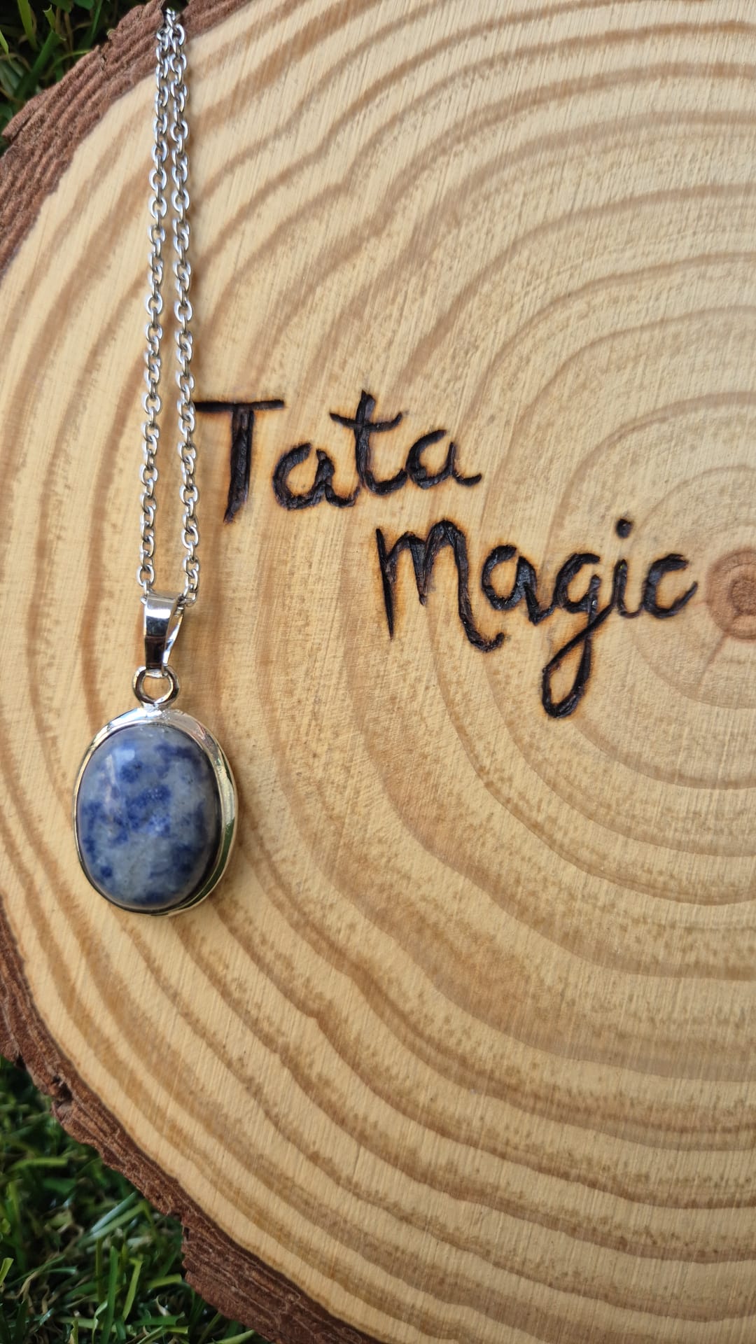 Colgante de Sodalita en Acero - Amuleto de Claridad y Equilibrio JoyeriamineralescolgantesTienda esotérica Málaga - La Tienda de Tata Magic: tienda Esotérica en Málaga